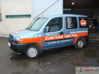 Оформлення рекламою машини, обклейка плівкою.