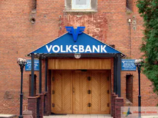 Вивіски відділень Фольксбанку.