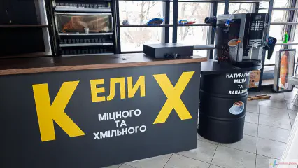 Брендування обладнання в інтер'єрі для бару. Поклейка плівкою RITRAMA.