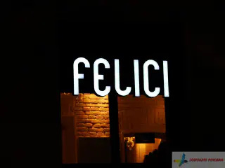 Вивіска - об'ємні букви FELICI. Діодна підсвітка.