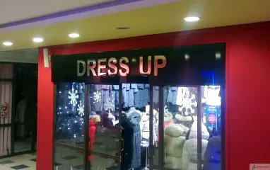 DRESS UP накладні літери, дзеркальний акрил.