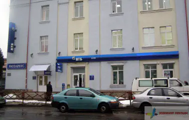 Вивіски відділень банку ВТБ.