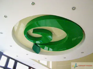 Реклама на стелі.