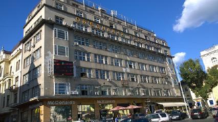 Будинок профспілок без банера, проте з діодним табло