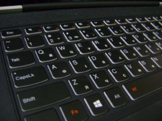 Професійне лазерне маркування кирилиці та шрифтів на клавіатурах ноутбуків та телефонів