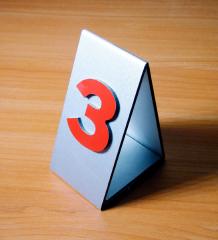 Номерки, таблички, підставки