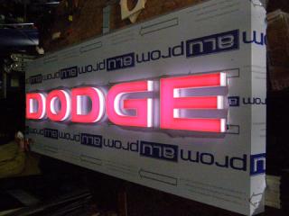 Композитний короб з об'ємними літерами