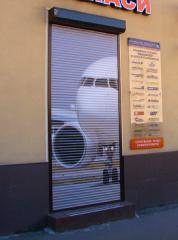 Поклейка ролет, брендування вітрин